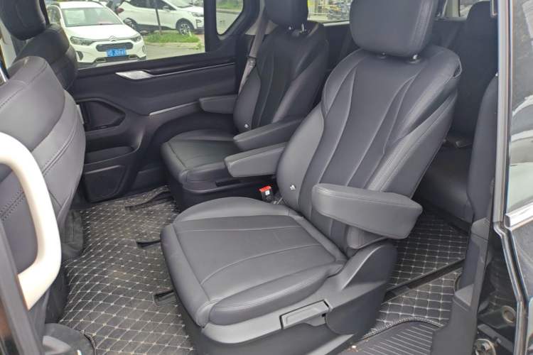 Used SAIC MAXUS G10 2025 MAX 2.0T Automatic Luxury Edition Diesel 7-Seater Left Rear Seat