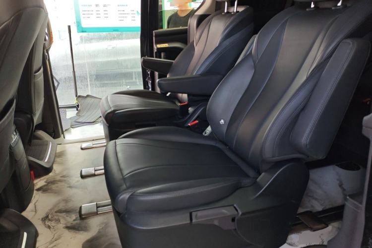 Used SAIC MAXUS G10 2025 MAX 2.0T Automatic Luxury Edition Diesel 7-Seater Left Rear Seat