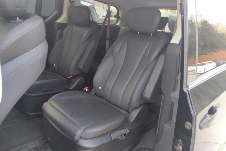 Used SAIC MAXUS G10 2025 MAX 2.0T Automatic Luxury Edition Diesel 7-Seater Left Rear Seat