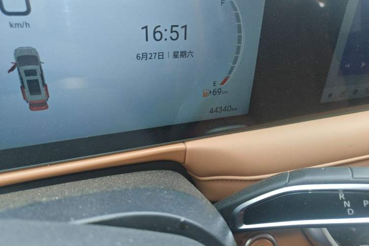 Used SAIC MAXUS G10 2025 MAX 2.0T Automatic Flagship Edition Gasoline 7-Seater Odometer Close Up