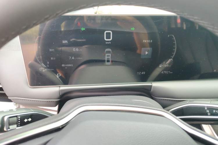 Used SAIC MAXUS G10 2025 MAX 2.0T Automatic Luxury Edition Diesel 7-Seater Odometer Close Up