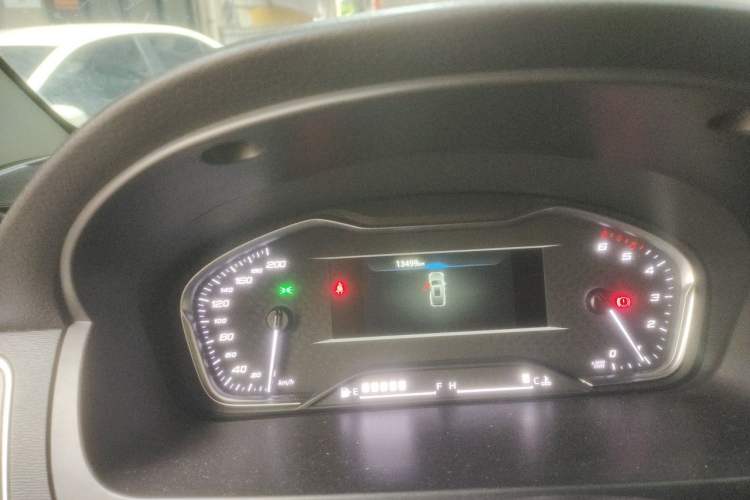 Used SAIC MAXUS G10 2025 2.0T Manual Multi-Function Version Diesel 9 Seats Odometer Close Up