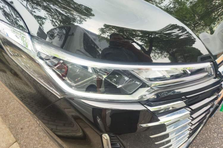 Used SAIC MAXUS G10 2025 MAX 2.0T Automatic Flagship Edition Gasoline 7-Seater Right Front Headlight