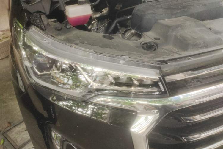 Used SAIC MAXUS G10 2025 2.0T Manual Multi-Function Version Diesel 9 Seats Right Front Headlight