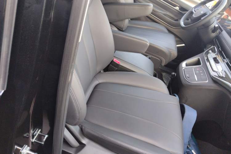 Used SAIC MAXUS G10 2025 MAX 2.0T Automatic Luxury Edition Diesel 7-Seater Right Front Seat