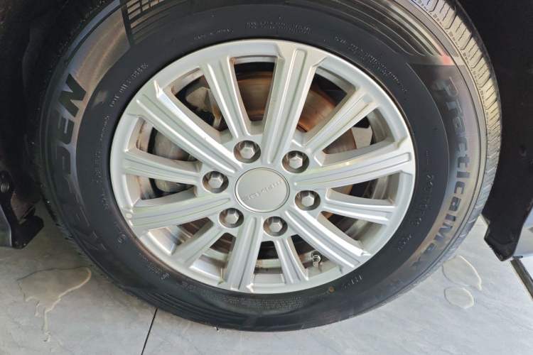 Used SAIC MAXUS G10 2025 MAX 2.0T Automatic Luxury Edition Diesel 7-Seater Right Front Wheel Hub