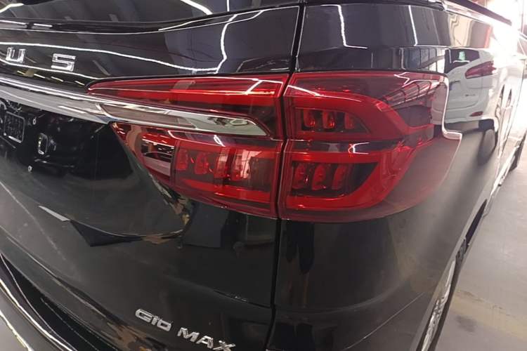 Used SAIC MAXUS G10 2025 MAX 2.0T Automatic Executive Edition Gasoline 7-Seater Right Rear Taillight