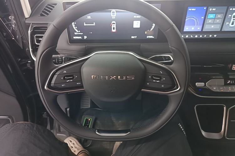 Used SAIC MAXUS G10 2025 MAX 2.0T Automatic Executive Edition Gasoline 7-Seater Steering Wheel