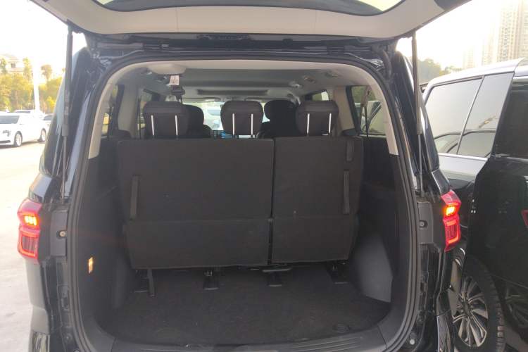 Used SAIC MAXUS G10 2025 MAX 2.0T Automatic Luxury Edition Diesel 7-Seater Trunk