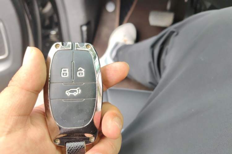 Used SAIC MAXUS G10 2025 MAX 2.0T Automatic Luxury Edition Diesel 7-Seater Vehicle Key