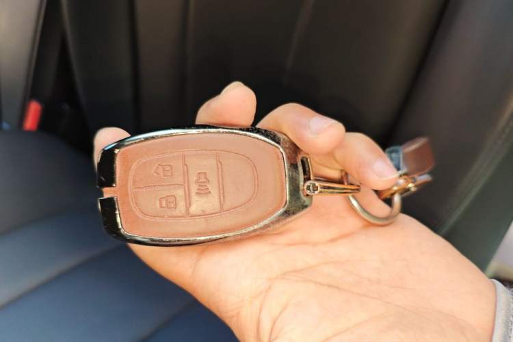 Used SAIC MAXUS G10 2025 MAX 2.0T Automatic Luxury Edition Diesel 7-Seater Vehicle Key