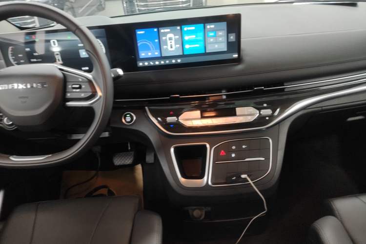 Used SAIC MAXUS G10 2025 MAX 2.0T Automatic Executive Edition Gasoline 7-Seater Audio And AC Panel