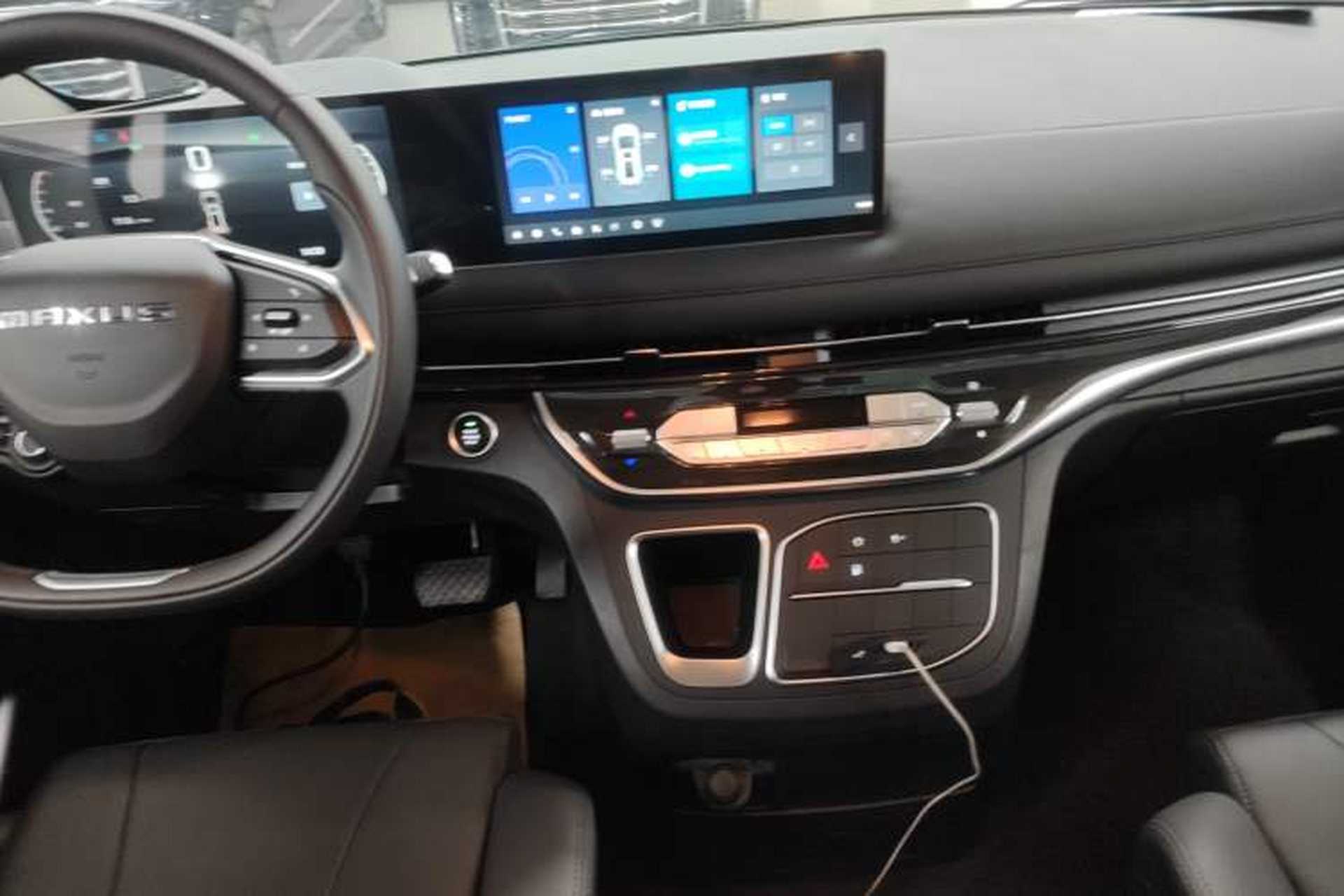 Used SAIC MAXUS G10 2025 MAX 2.0T Automatic Executive Edition Gasoline 7-Seater Audio And AC Panel