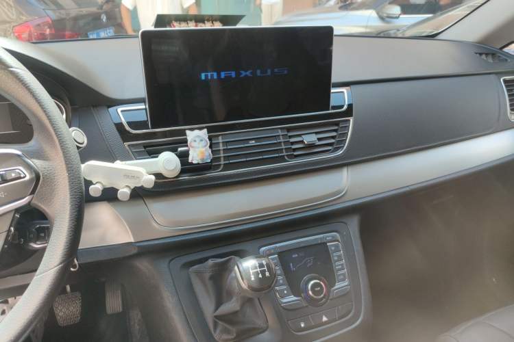 Used SAIC MAXUS G10 2025 2.0L Manual Mid-Range Travel Edition CNG 7-Seater Audio And AC Panel
