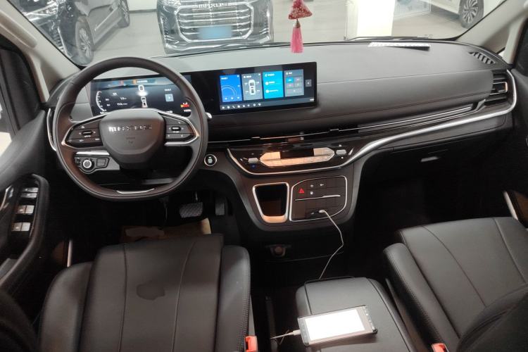 Used SAIC MAXUS G10 2025 MAX 2.0T Automatic Executive Edition Gasoline 7-Seater Center Console