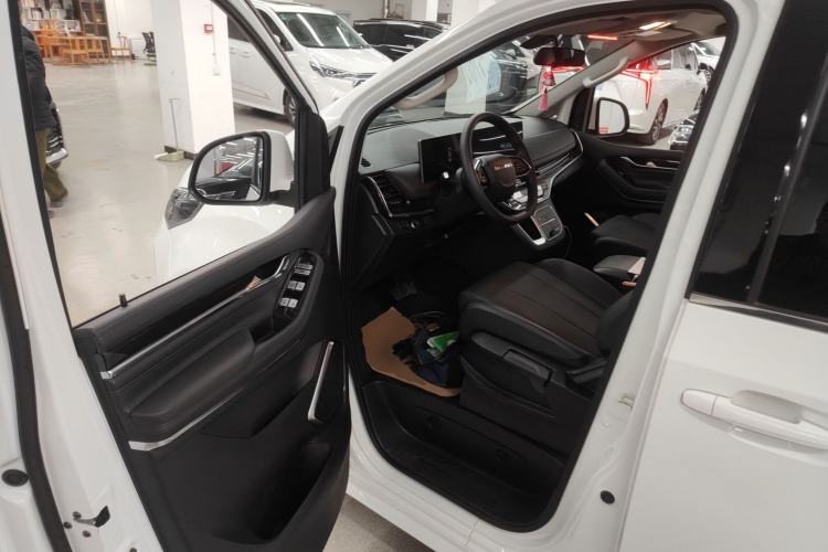 Used SAIC MAXUS G10 2025 MAX 2.0T Automatic Executive Edition Gasoline 7-Seater Driver Seat