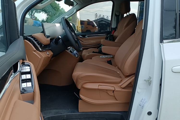 Used SAIC MAXUS G10 2025 Facelifted MAX 2.0T Automatic Executive Version Gasoline 9-Seater Driver Seat