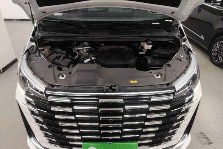 Used SAIC MAXUS G10 2025 MAX 2.0T Automatic Flagship Edition Gasoline 7-Seater Engine Bay