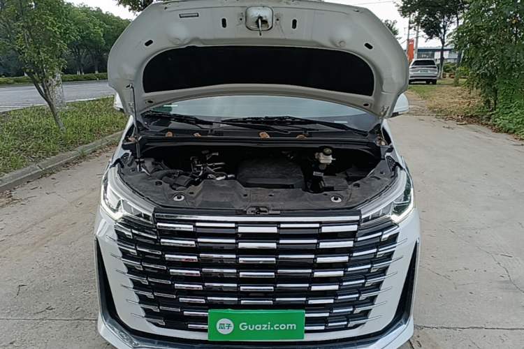 Used SAIC MAXUS G10 2025 Facelifted MAX 2.0T Automatic Executive Version Gasoline 9-Seater Engine Bay
