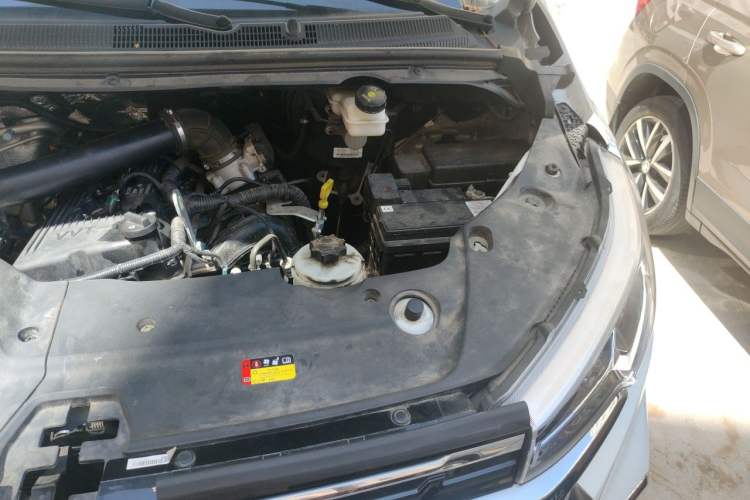 Used SAIC MAXUS G10 2025 2.0L Manual Mid-Range Travel Edition CNG 7-Seater Engine Bay Left