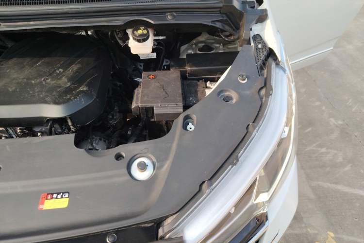 Used SAIC MAXUS G10 2025 MAX 2.0T Automatic Executive Edition Gasoline 7-Seater Engine Bay Left