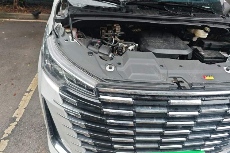 Used SAIC MAXUS G10 2025 MAX 2.0T Automatic Flagship Edition Gasoline 7-Seater Engine Bay Right