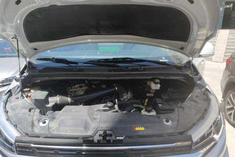 Used SAIC MAXUS G10 2025 2.0L Manual Mid-Range Travel Edition CNG 7-Seater Engine Bay