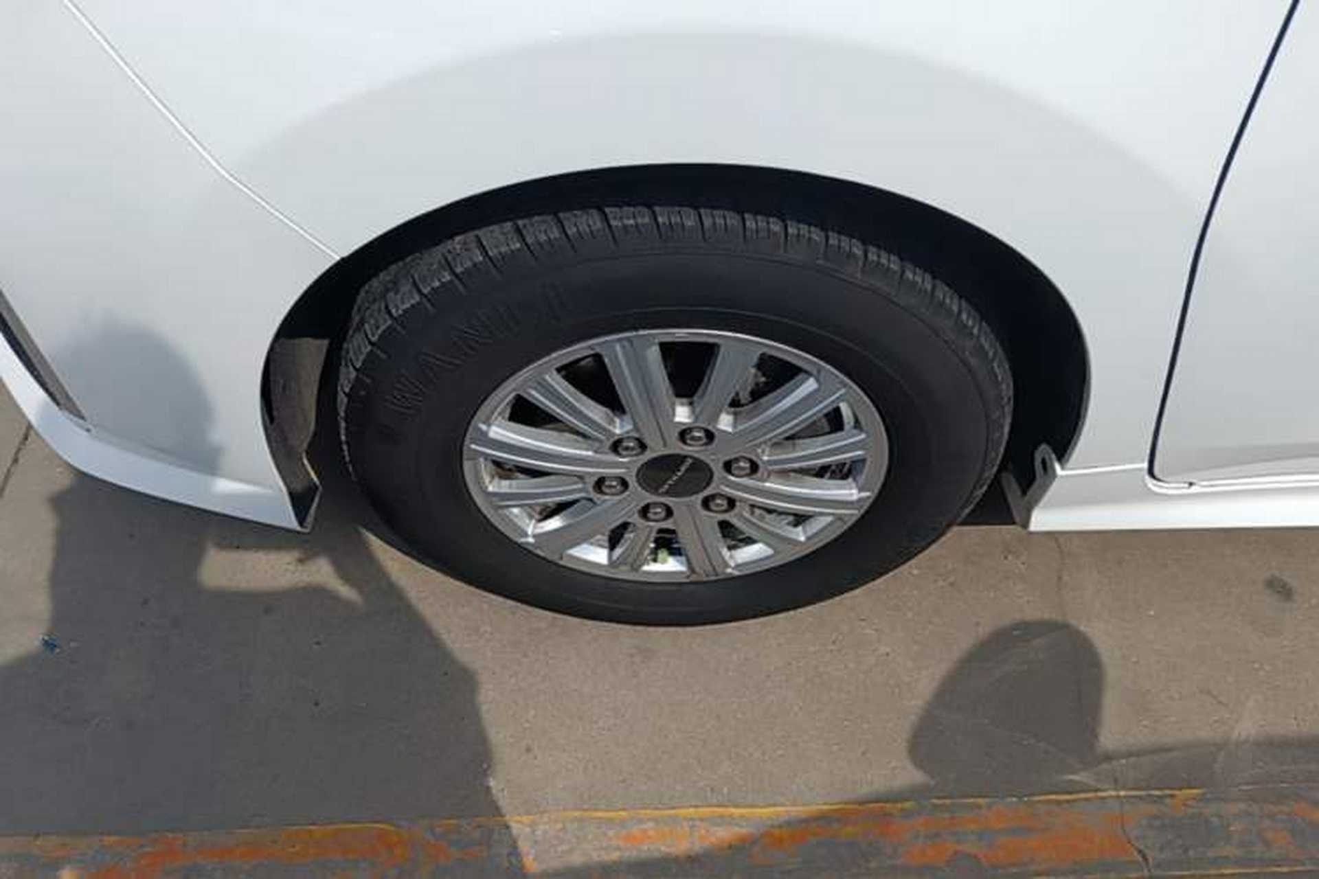 Used SAIC MAXUS G10 2025 MAX 2.0T Automatic Executive Edition Gasoline 7-Seater Exterior 2