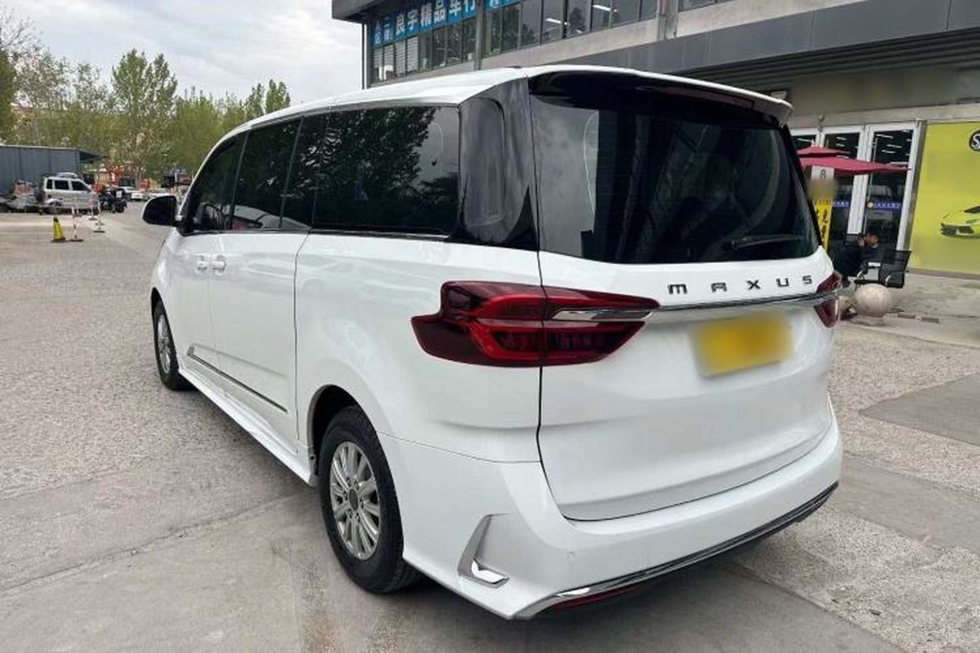 Used SAIC MAXUS G10 2025 MAX 2.0T Automatic Executive Edition Gasoline 7-Seater Exterior 2