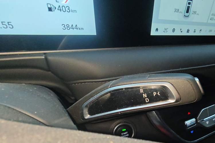 Used SAIC MAXUS G10 2025 MAX 2.0T Automatic Flagship Edition Gasoline 7-Seater Gear Lever