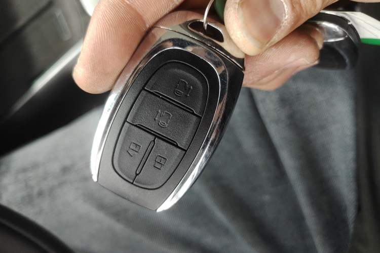 Used SAIC MAXUS G10 2025 MAX 2.0T Automatic Flagship Edition Gasoline 7-Seater Interior 1