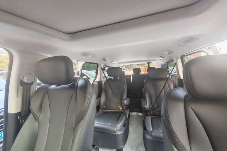 Used SAIC MAXUS G10 2025 MAX 2.0T Automatic Luxury Edition Diesel 7-Seater Interior 4