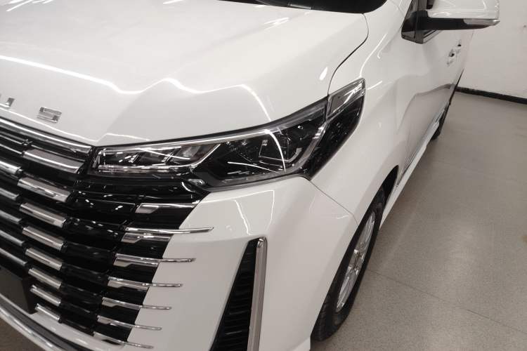 Used SAIC MAXUS G10 2025 MAX 2.0T Automatic Executive Edition Gasoline 7-Seater Left Front Headlight