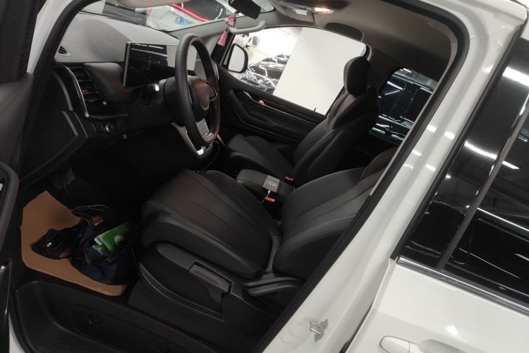 Used SAIC MAXUS G10 2025 MAX 2.0T Automatic Executive Edition Gasoline 7-Seater Left Front Seat