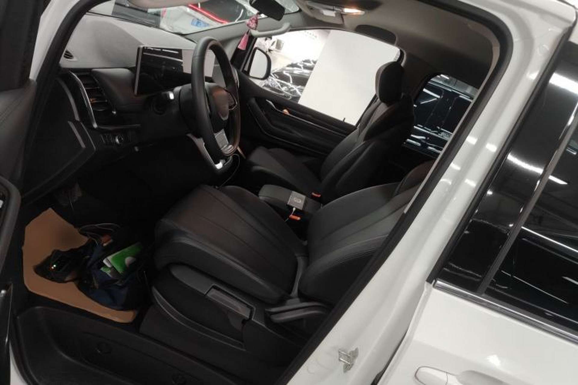 Used SAIC MAXUS G10 2025 MAX 2.0T Automatic Executive Edition Gasoline 7-Seater Left Front Seat