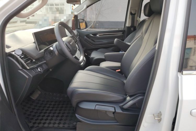 Used SAIC MAXUS G10 2025 MAX 2.0T Automatic Executive Edition Gasoline 7-Seater Left Front Seat