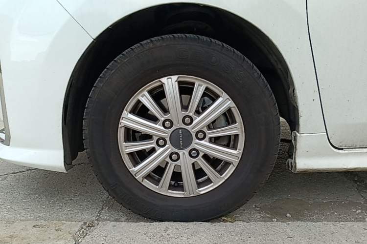 Used SAIC MAXUS G10 2025 Facelifted MAX 2.0T Automatic Executive Version Gasoline 9-Seater Left Front Wheel Hub