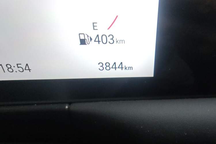 Used SAIC MAXUS G10 2025 MAX 2.0T Automatic Flagship Edition Gasoline 7-Seater Odometer Close Up