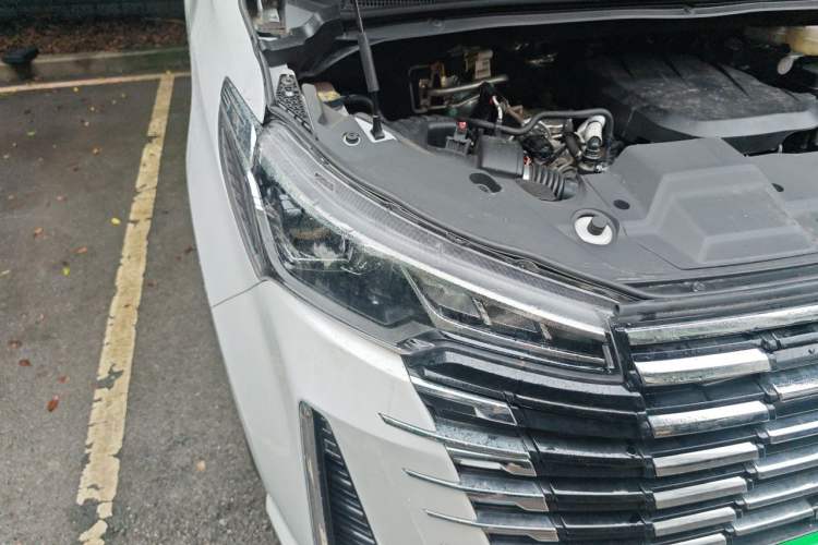 Used SAIC MAXUS G10 2025 MAX 2.0T Automatic Flagship Edition Gasoline 7-Seater Right Front Headlight