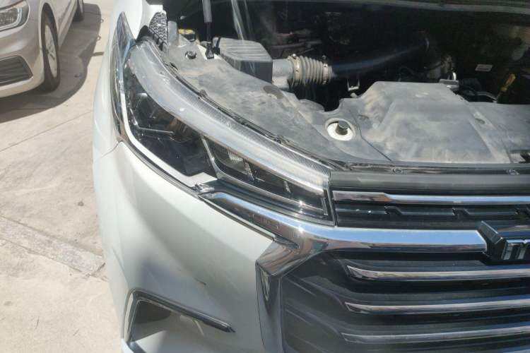 Used SAIC MAXUS G10 2025 2.0L Manual Mid-Range Travel Edition CNG 7-Seater Right Front Headlight