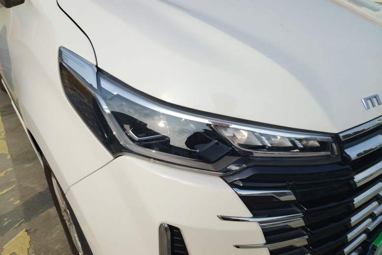 Used SAIC MAXUS G10 2025 MAX 2.0T Automatic Executive Edition Gasoline 7-Seater Right Front Headlight
