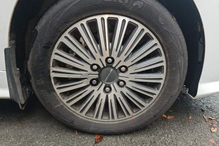 Used SAIC MAXUS G10 2025 MAX 2.0T Automatic Flagship Edition Gasoline 7-Seater Right Front Wheel Hub