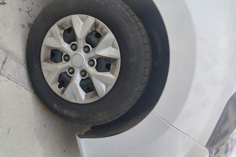 Used SAIC MAXUS G10 2025 2.0L Manual Mid-Range Travel Edition CNG 7-Seater Right Front Wheel Hub