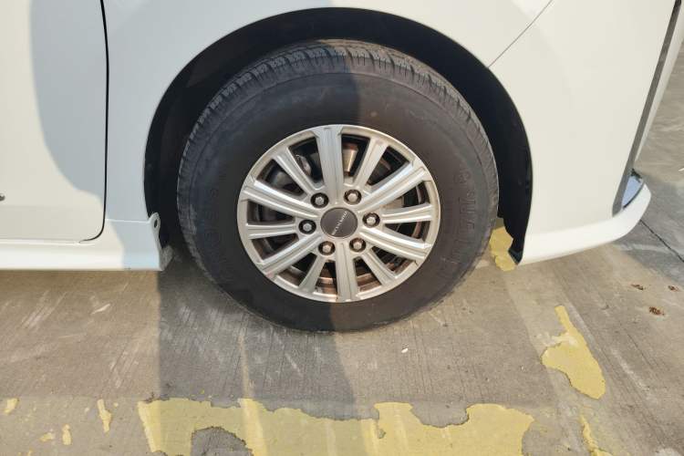 Used SAIC MAXUS G10 2025 MAX 2.0T Automatic Executive Edition Gasoline 7-Seater Right Front Wheel Hub