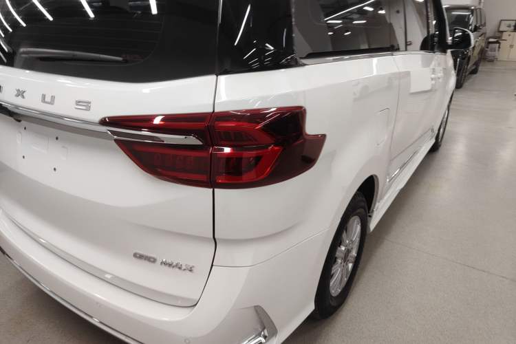 Used SAIC MAXUS G10 2025 MAX 2.0T Automatic Executive Edition Gasoline 7-Seater Right Rear Taillight