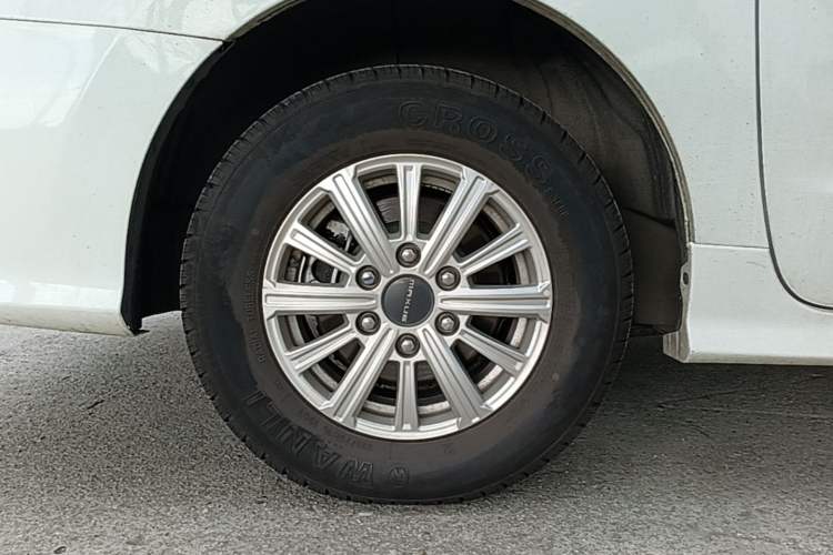 Used SAIC MAXUS G10 2025 Facelifted MAX 2.0T Automatic Executive Version Gasoline 9-Seater Right Rear Wheel Hub