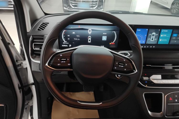 Used SAIC MAXUS G10 2025 MAX 2.0T Automatic Executive Edition Gasoline 7-Seater Steering Wheel