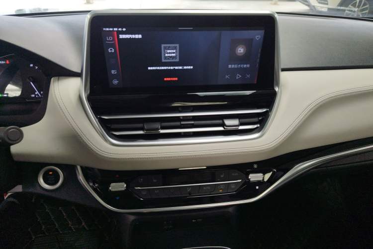 Used SAIC MAXUS G20 2020 2.0T Gasoline Automatic ZhiZun Edition Audio And AC Panel