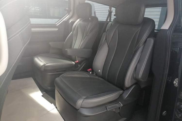 Used SAIC MAXUS G20 2023 Facelifted ES 2.0T Gasoline Automatic Value Edition Interior 4