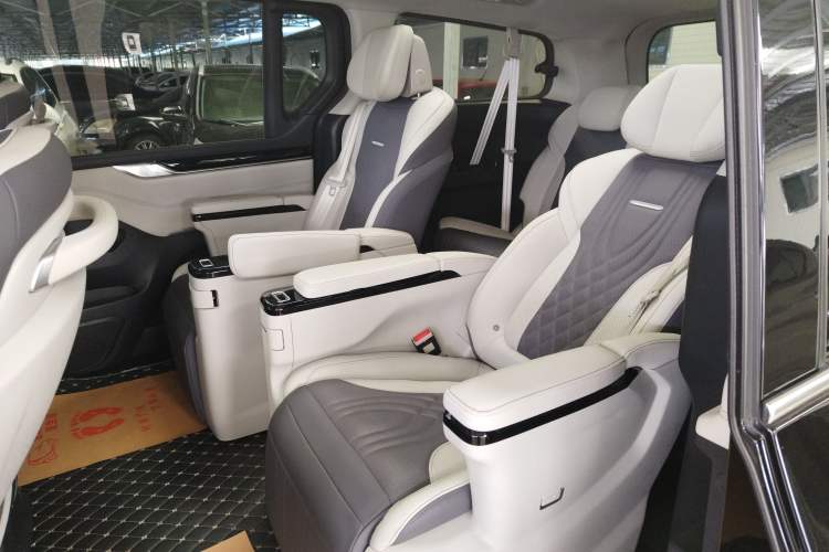 Used SAIC MAXUS G20 2020 2.0T Gasoline Automatic ZhiZun Edition Interior 4